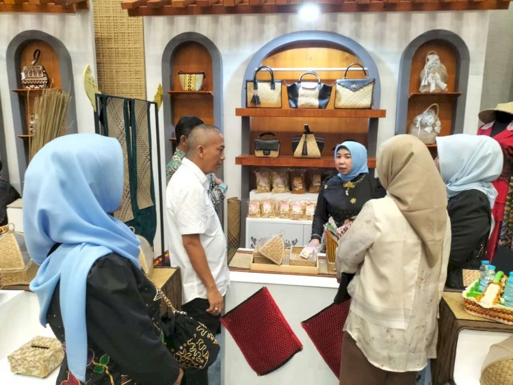 image_750x_67a41343dbe3c